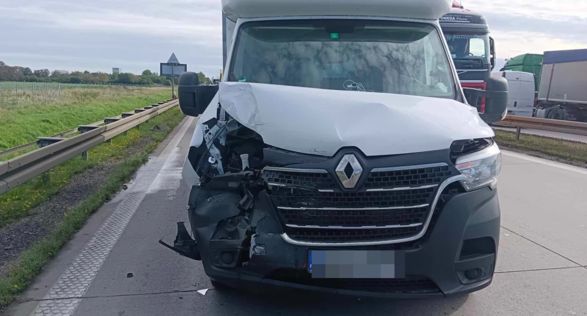 Obywatel Ukrainy najechał na tył ciężarówki. Uwaga na utrudnienia na A4 w kierunku Zgorzelca
