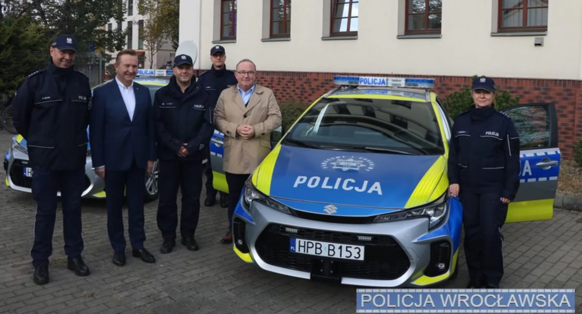 Ekologiczne i nowoczesne radiowozy trafiły do policjantów z powiatu wrocławskiego