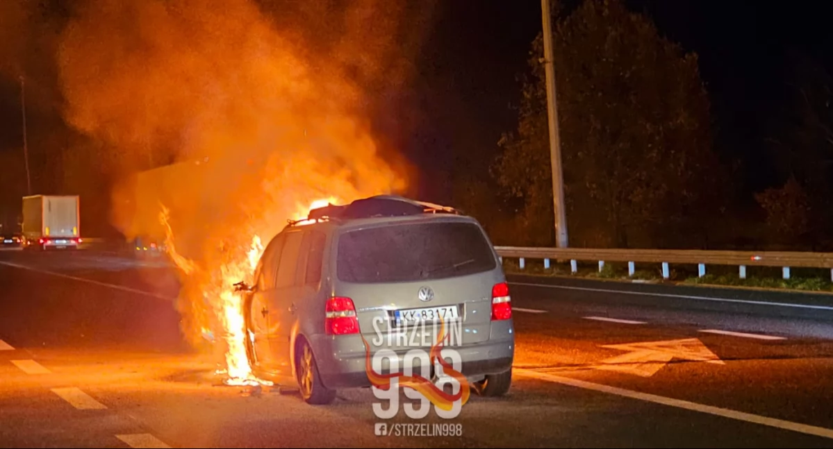 Pożar osobówki na A4 w kierunku Katowic. Pojazdem podróżowała jedna osoba