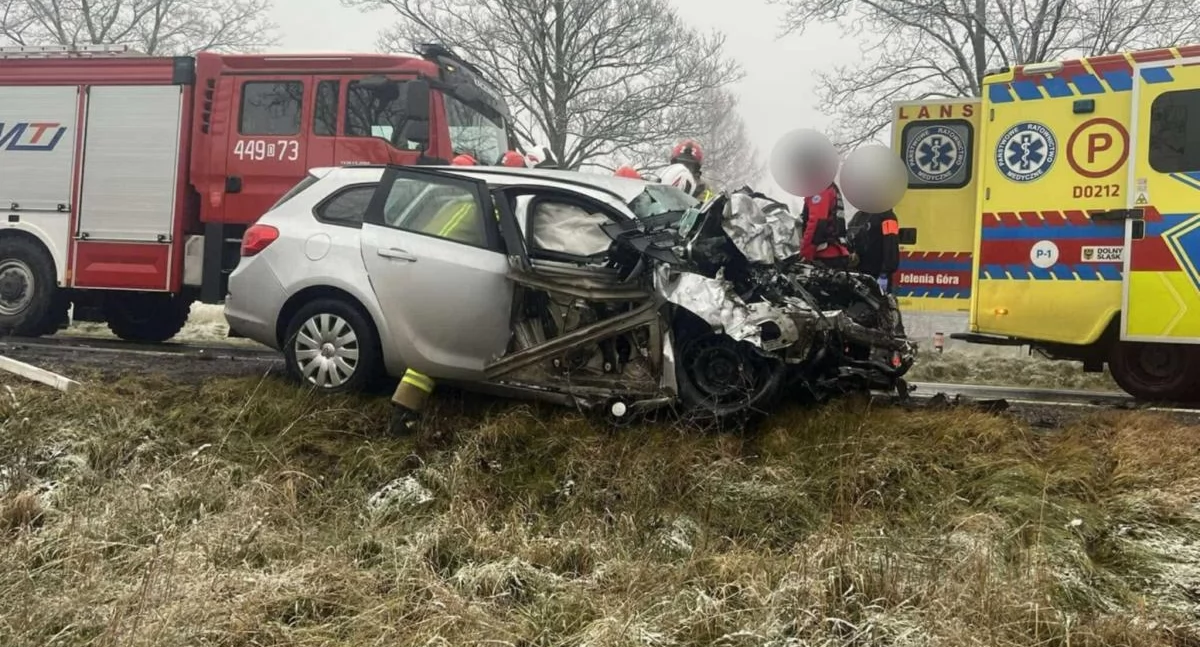 Tragiczny wypadek pod Jelenią Górą. Jedna osoba poniosła śmierć na miejscu