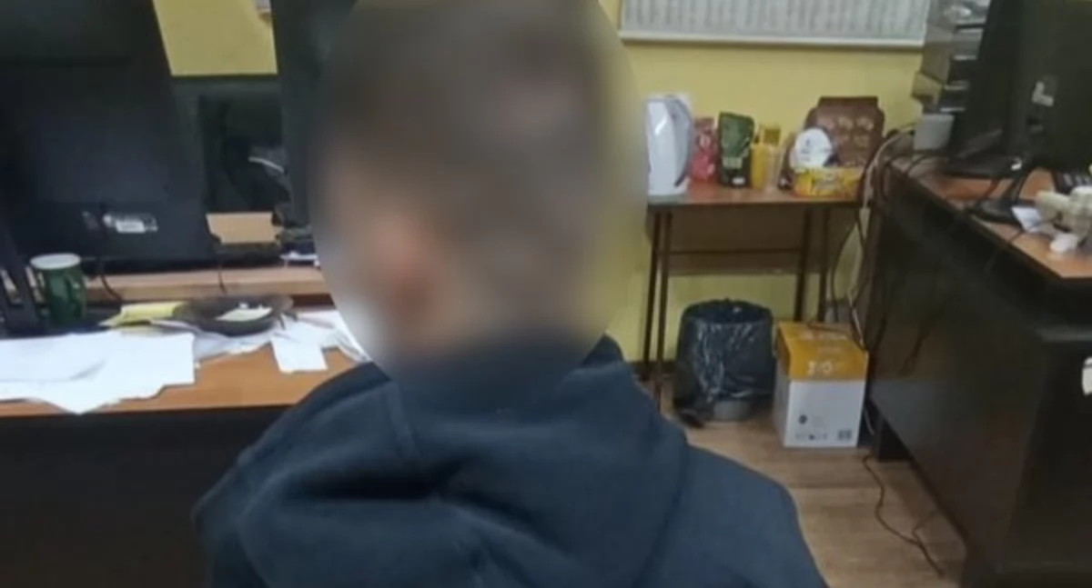 25-latek wypłacał pieniądze na podstawie skradzionych kodów BLIK. Przed policją schował się pod łóżkiem