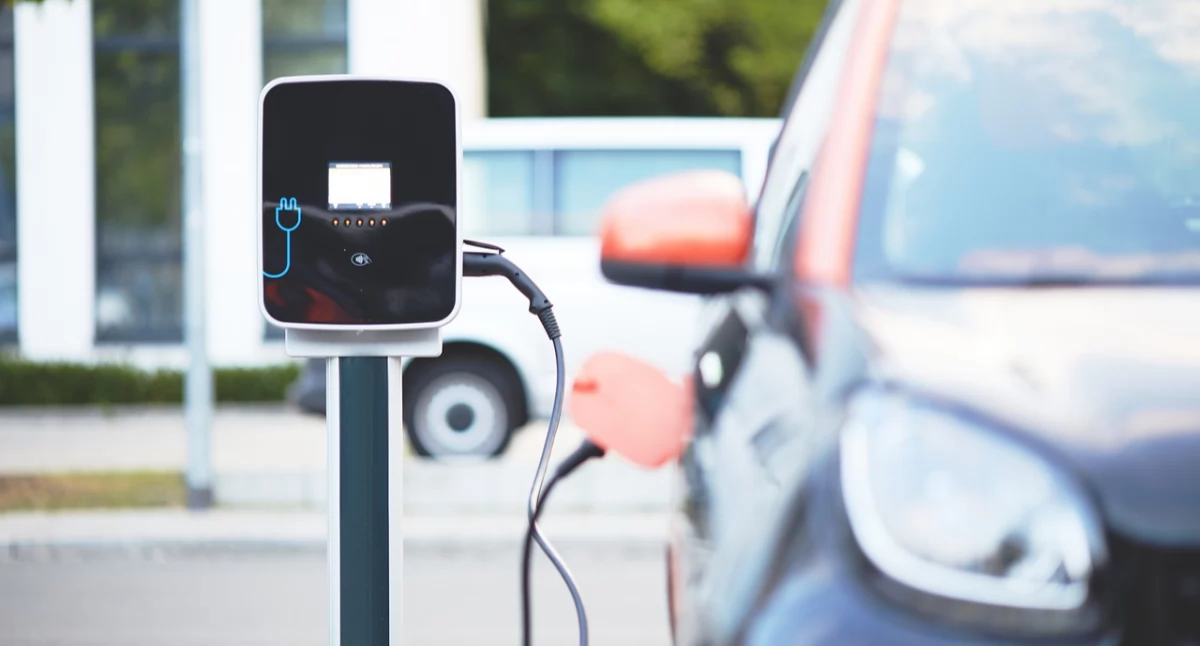 Gdzie i jak znaleźć stację ładowania dla elektryków?