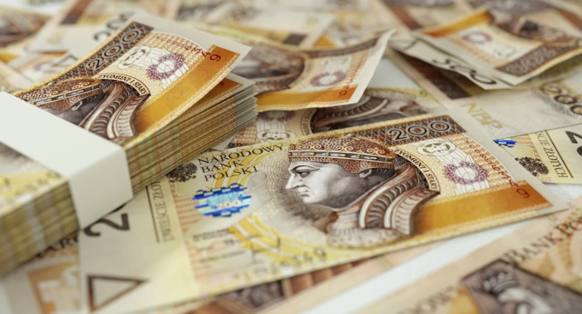 88-letni mieszkaniec województwa dolnośląskiego w wyniku oszustwa stracił 1,5 miliona złotych. Oszust podawał się za policjanta