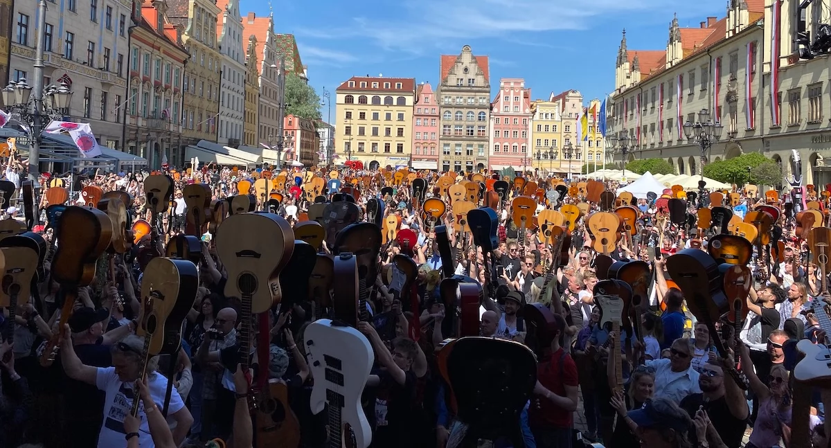 20 lat „Załogi G” zespołu Hurt na 3-Majówce i Gitarowym Rekordzie Świata we Wrocławiu. Wśród gości Czesław Mozil i Grabaż