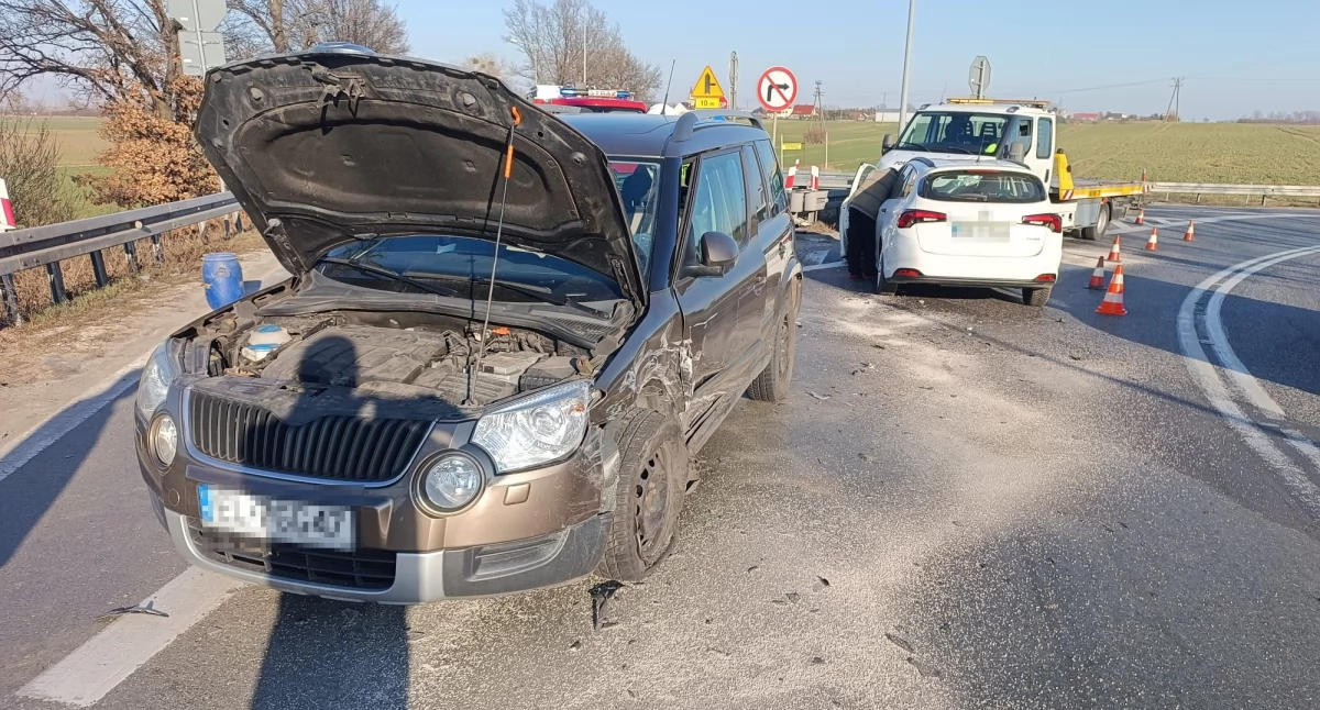 Kolizja dwóch osobówek na węźle Kostomłoty