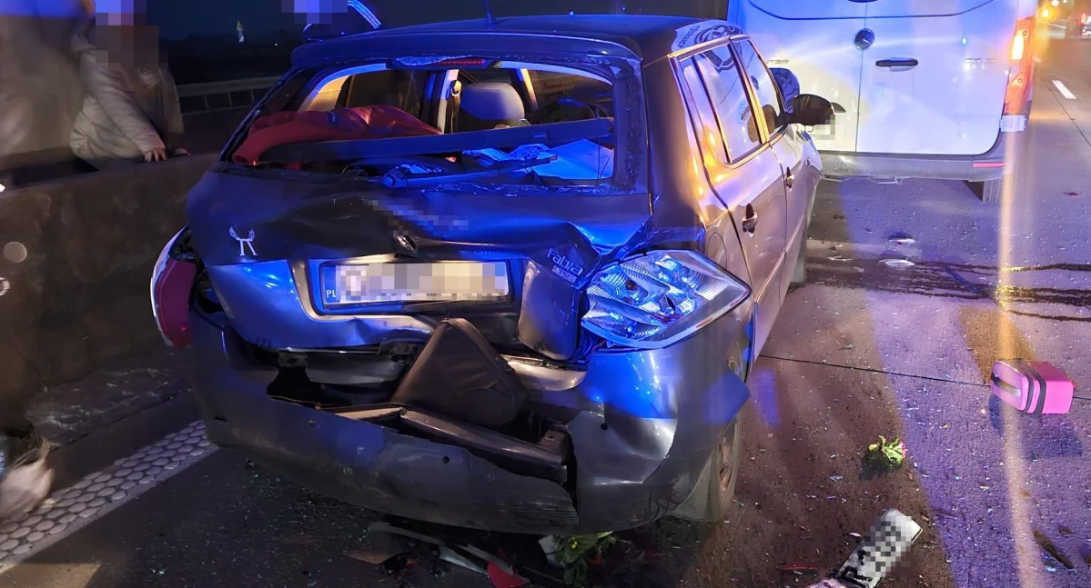 Wypadek na autostradzie A4. Dwie osoby poszkodowane po zderzeniu trzech pojazdów przed węzłem Jarosław