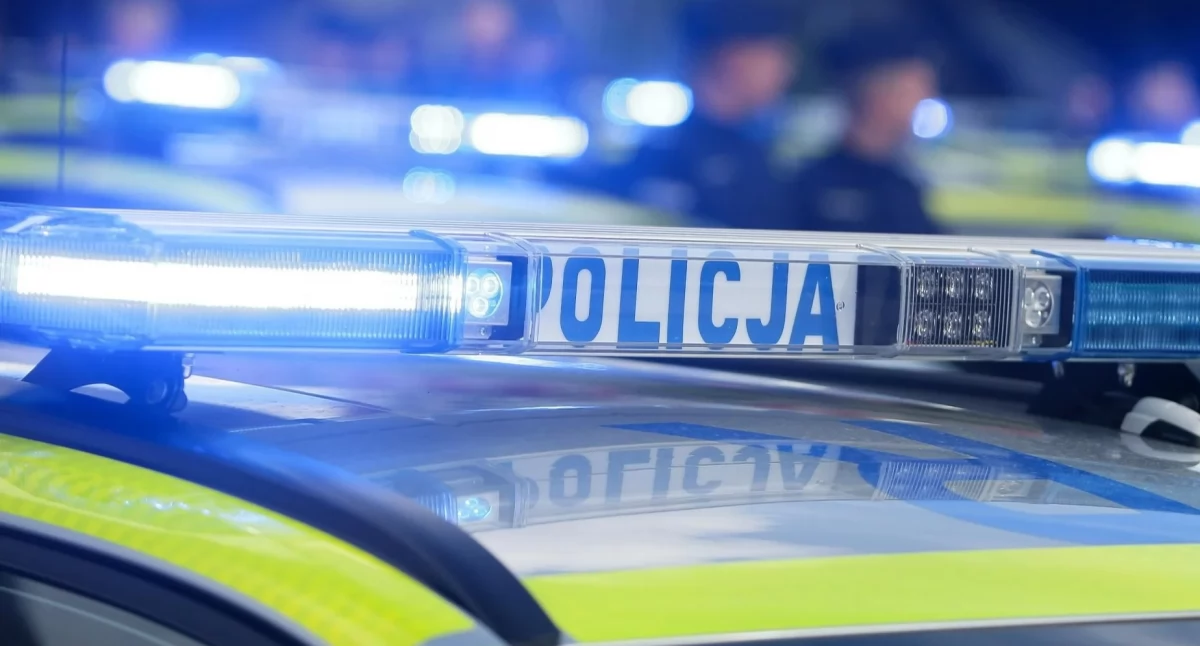 Strzały z broni i brutalny napad w centrum handlowym we Wrocławiu. Obywatel Rumunii z ciężkimi obrażeniami trafił do szpitala