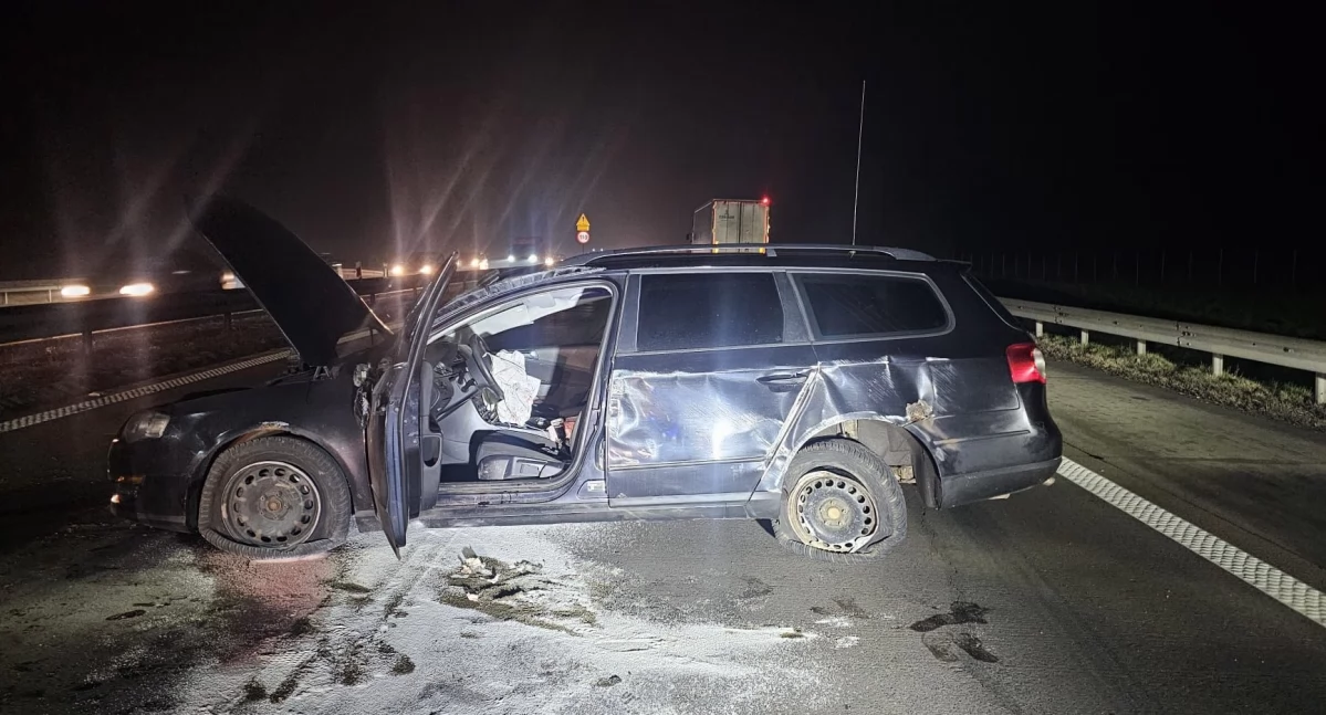 Groźna nocna kolizja na 118 kilometrze A4. Oba pasy autostrady były zablokowane