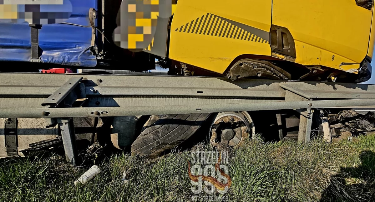 Samochód ciężarowy zjechał z jezdni i zahaczył o wiadukt na 186 kilometrze A4. Obecnie autostrada w kierunku Katowic będzie zamknięta