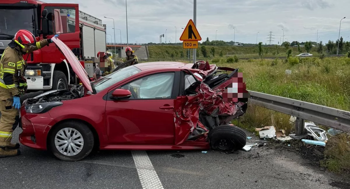 Wypadek z udziałem osobówki i kampera na S3 pod Legnicą
