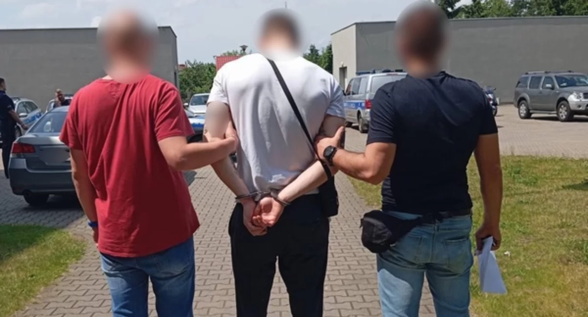 Wrocławscy policjanci zatrzymali poszukiwanego listem gończym, który miał ponad 2 kg narkotyków