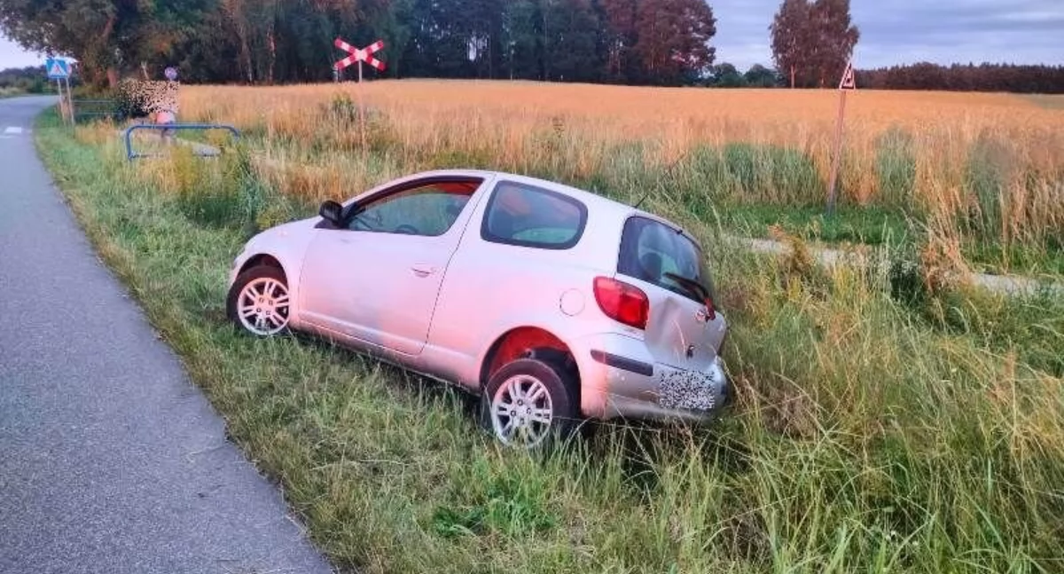 Wjechał autem do rowu – gdy pijany kierowca próbował z niego wyjechać, został zatrzymany przez policjanta będącego w czasie wolnym od służby