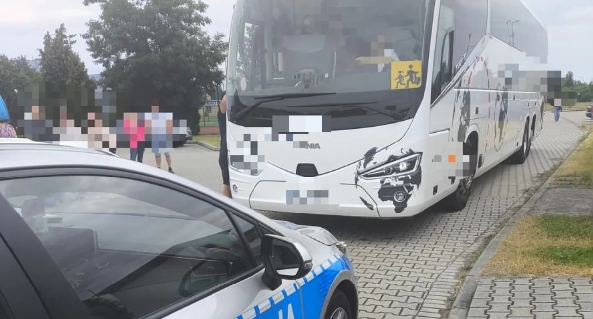Nietrzeźwi kierowcy mieli wieźć dzieci na kolonie. Rutynowa kontrola ocaliła spokój wielu rodzin
