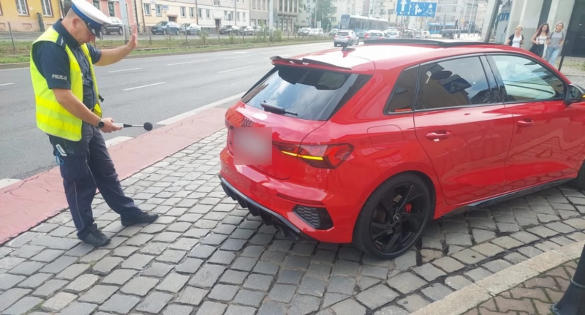 Wrocław. Policjanci kontrolowali hałas pojazdów. Wszystkie auta spełniały normy