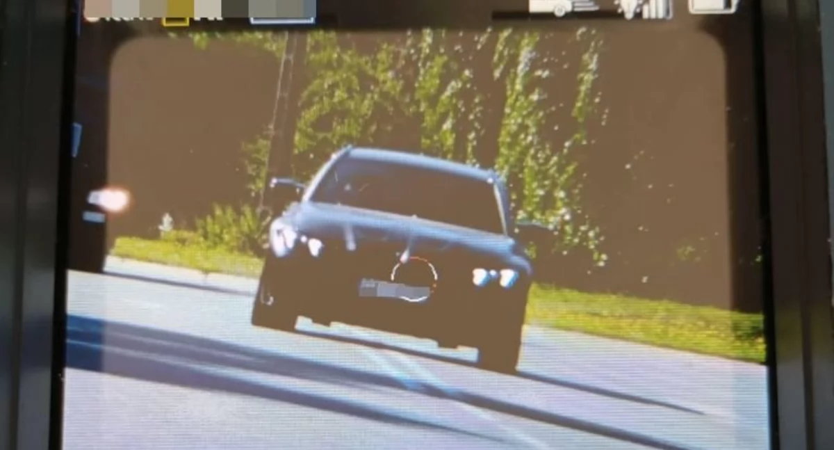Pędził w terenie zabudowanym i wyprzedzał na pasach. Kierowca BMW stracił prawo jazdy
