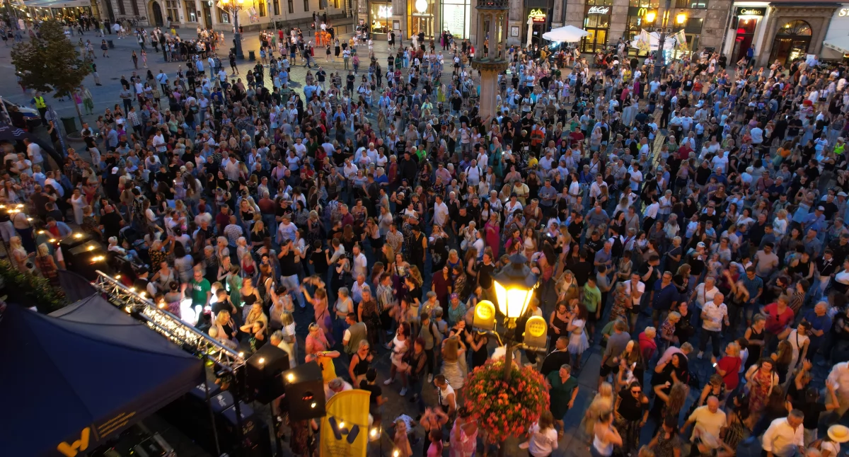 Roztańczony Rynek. Wrocławska potańcówka w długi sierpniowy weekend