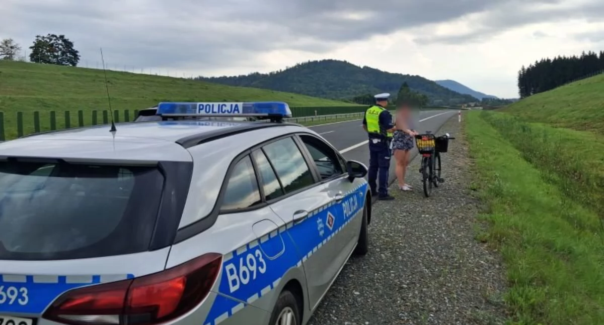 Nawigacja poprowadziła ją na ekspresówkę. 30-letnia rowerzystka zatrzymana na S3