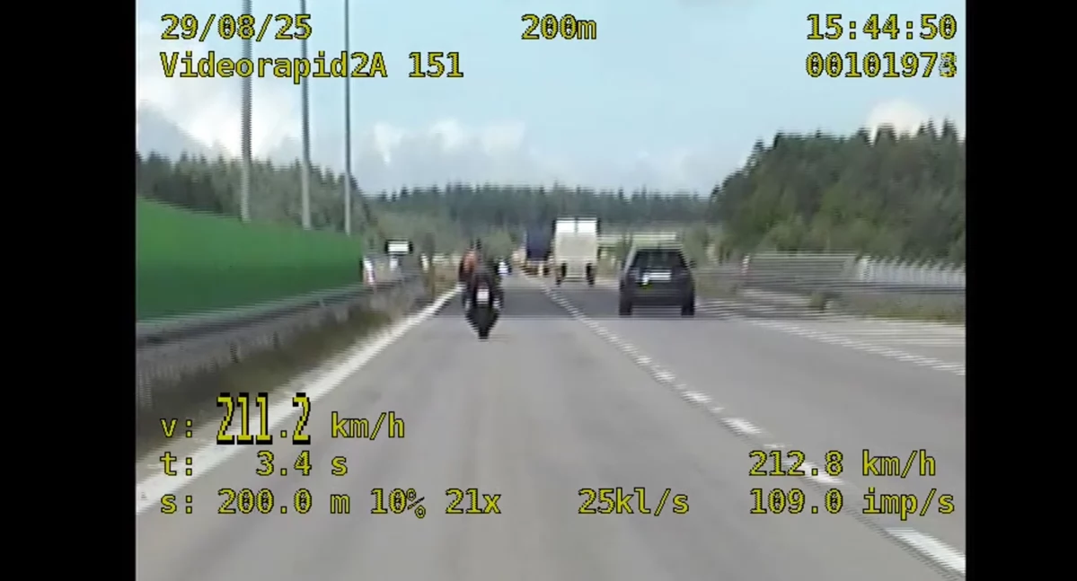 Pędził ponad 210 km/h autostradą A4. Spieszył się do dziewczyny, a skończył z gigantycznym mandatem