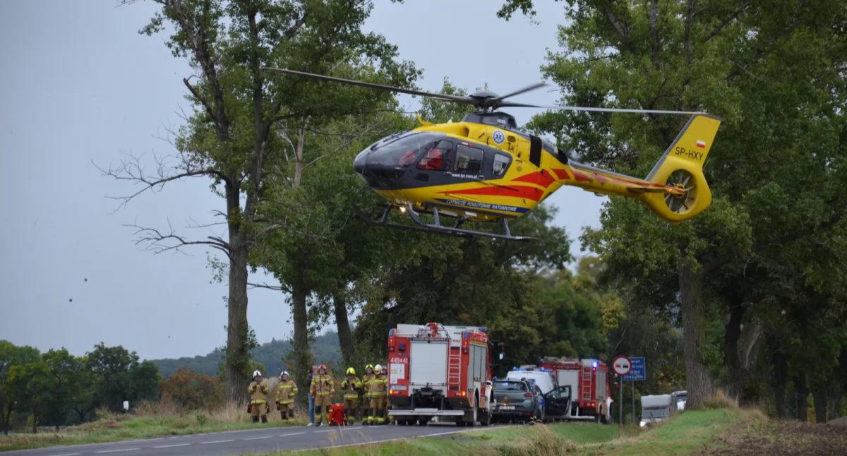 Poważny wypadek na trasie Niedaszów-Strzegom. Pięć osób rannych. Na miejscu lądował śmigłowiec LPR