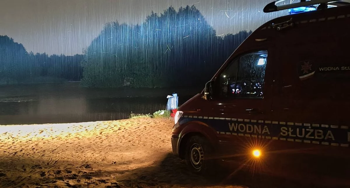 Pijani obywatele Ukrainy kąpali się nocą w Stawie Królewieckim. Interweniowali ratownicy