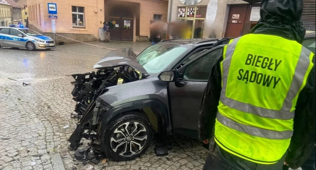 Nie żyje 52-letni kierowca, który spowodował tragiczny wypadek w Bardzie