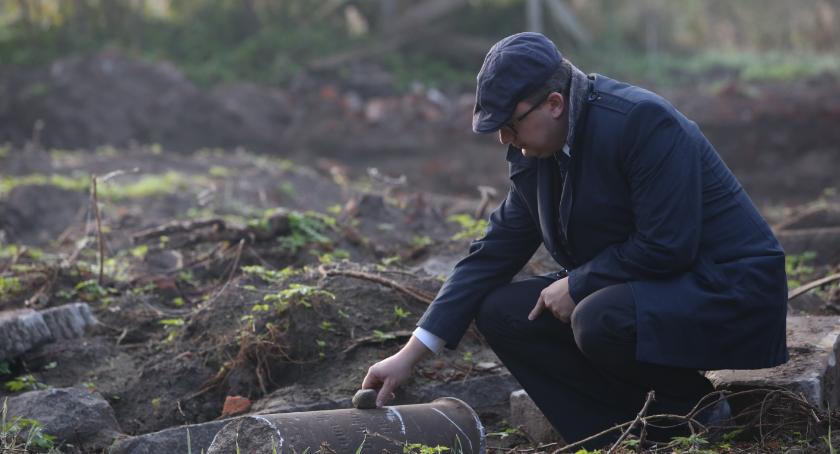 (Nie)zapomniane cmentarze. Połóżmy gałązkę jedliny na opuszczonym grobie