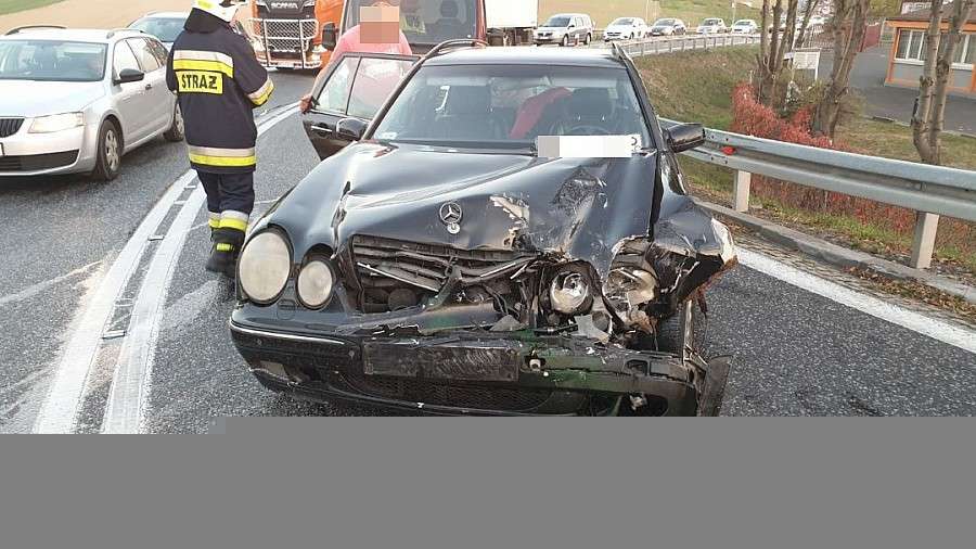 Kolejne zderzenie na zjeździe z autostrady A4 w Kostomłotach