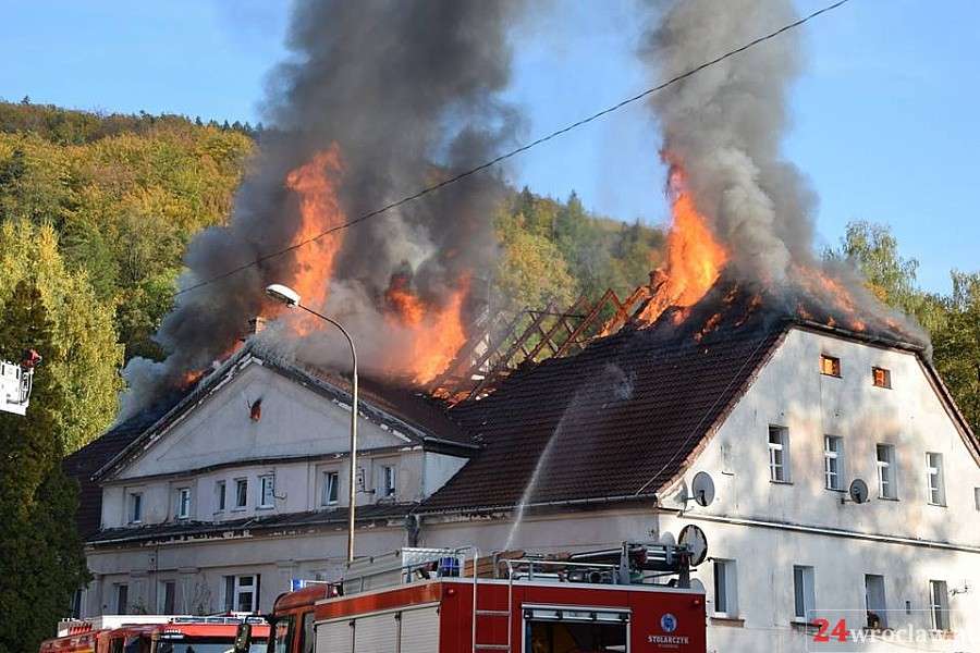 Pożar domu wielorodzinnego pod Jelenią Górą