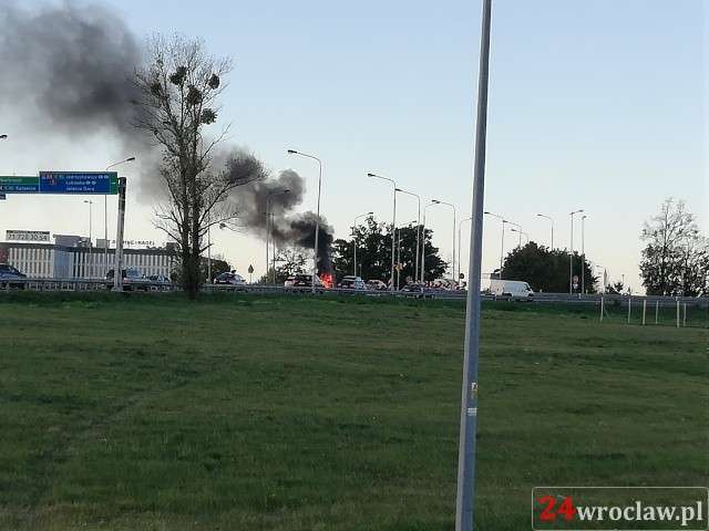 Pożar samochodu na Bielanach.