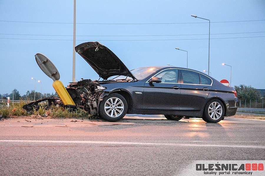 Jedna osoba ranna w wyniku wypadku na zjeździe z węzła drogowego S8 Oleśnica Zachód 