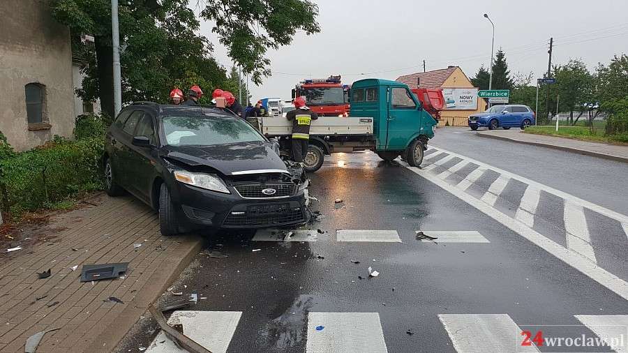 Czołowe zderzenie na DK 35 pod Wrocławiem