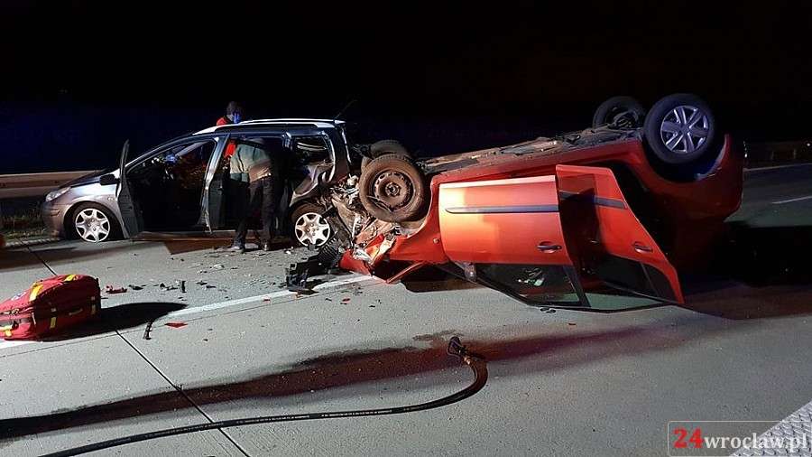Groźny wypadek na autostradzie A4. Trzy osoby w szpitalu