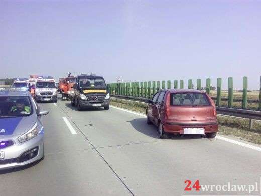 Zamknięta A4 - Zderzenie na autostradzie 