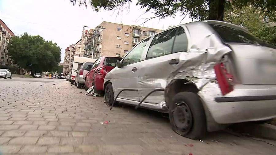 28-latek z Wrocławia usłyszał zarzuty za jazdę po pijanemu i uszkodzenie 8 aut