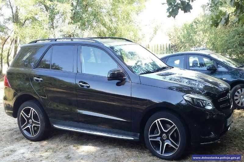 Policjanci odzyskali skradzionego Mercedesa o wartości pół miliona złotych