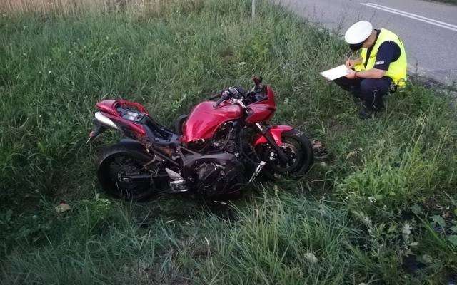 Pijany motocyklista nie panując nad swoją maszyną wywrócił się i zjechał z estakady