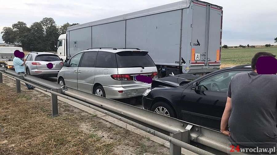 Zderzenie trzech aut na A4