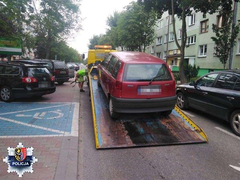 Kierowca miał ponad 3,6 promila – o sytuacji policjantów powiadomili mieszkańcy