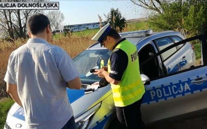 Wiózł zbyt wielu pasażerów, niektórzy siedzieli na materiałach budowlanych. Co byłoby, gdyby doszło 