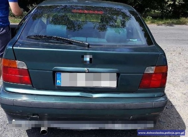 Bez uprawnień i na podwójnym gazie kierował samochodem – wiózł żonę i 5-letnie dziecko