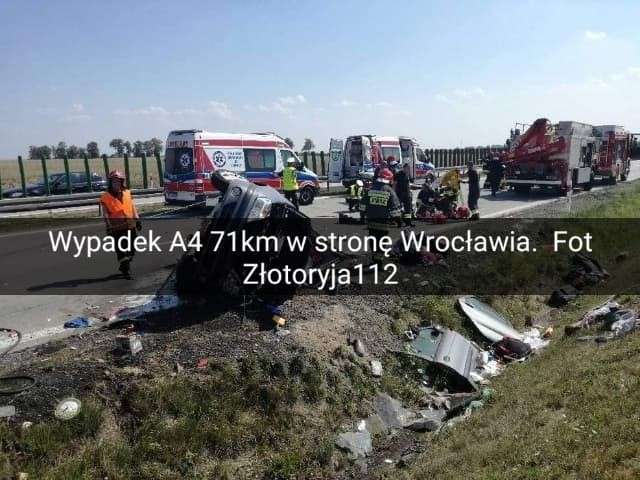 Poważny wypadek na A4. Trzy osoby uwięzione w pojeździe