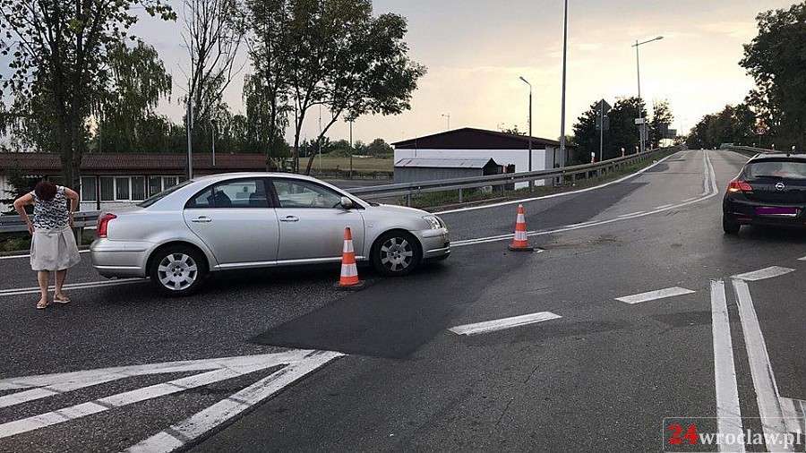 Zderzenie na zjeździe z autostrady w Kostomłotach