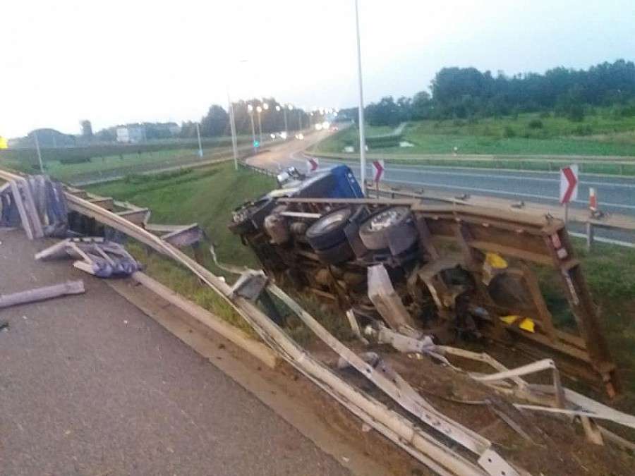 Wypadek na AOW. Kierowca pijany