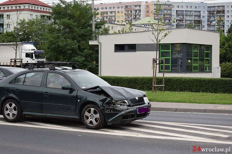 Zderzenie trzech aut na Świeradowskiej