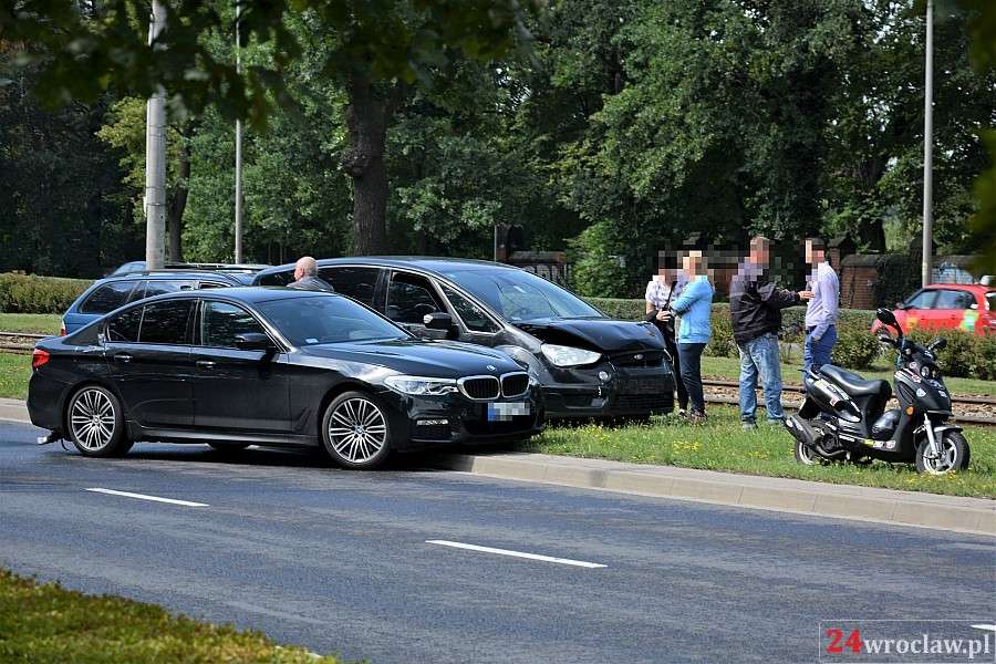 Zderzenie trzech aut na Lotniczej