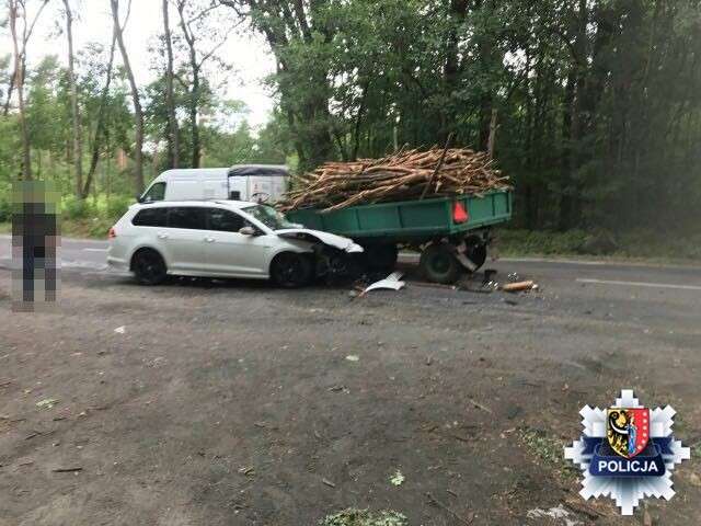 Spowodował kolizję ciągnikiem rolniczym i uciekł do domu