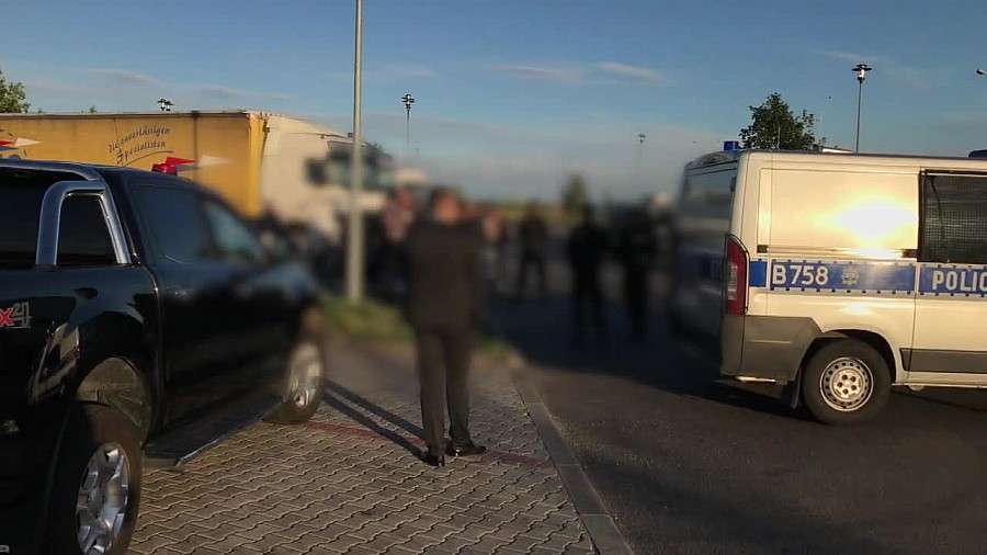 Akcja na A4. Kilkudziesięciu policjantów i helikopter w pogoni za motocyklistami