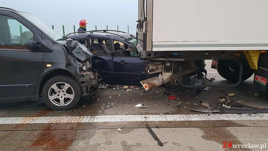 Wypadek na A4 pod Wrocławiem. Duże utrudnienia w ruchu.