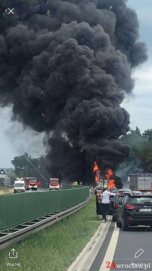 Spłonęła naczepa ciężarówki na autostradzie A4
