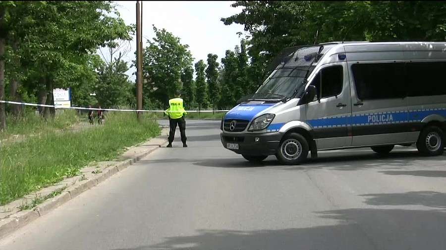 Strzały przed komisariatem w Opolu. Policjanci zastrzelili napastnika